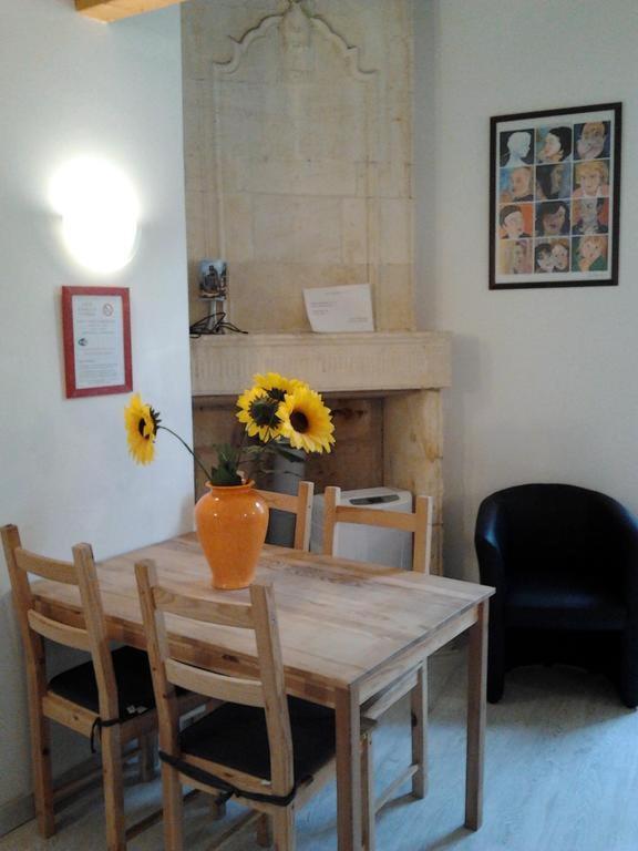 Logis Andraud Studios Saint-Emilion Bilik gambar